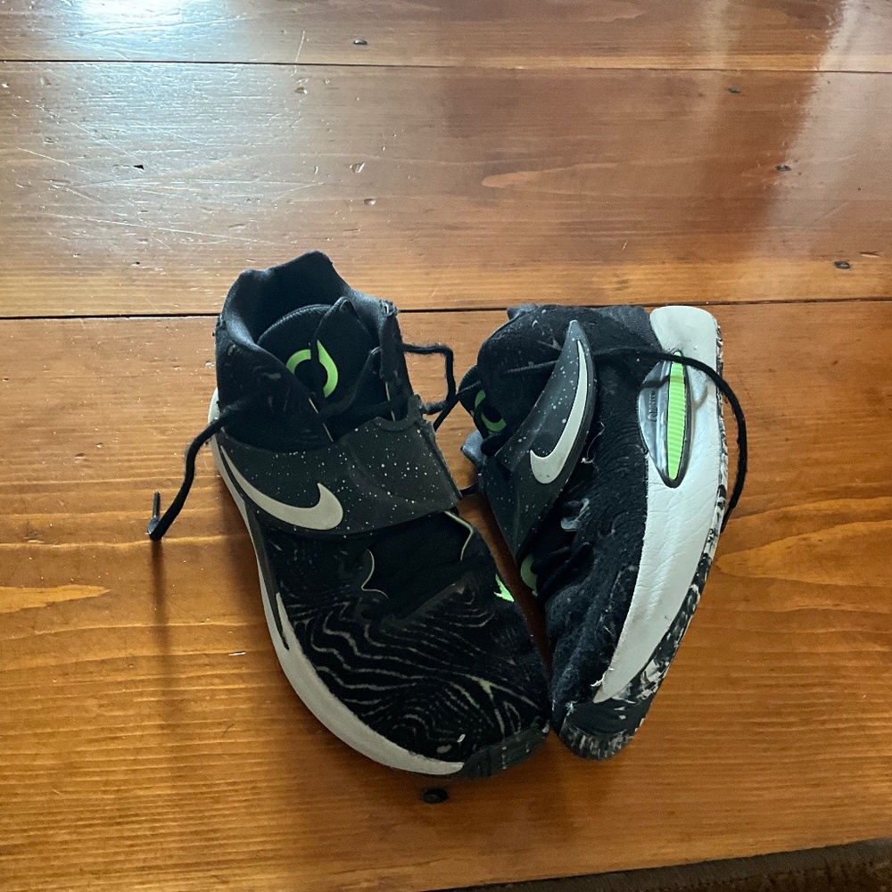 Giannis basketball shoes